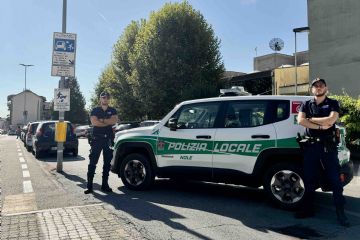  Polizia Locale, più sicurezza davanti alla scuola secondaria: «Utilizziamo correttamente la corsia dedicata»